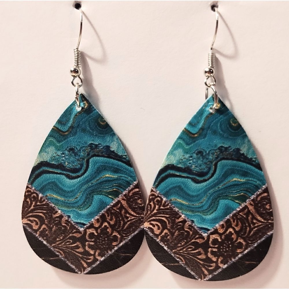 Western teardrop‎ earrings faux leather new d73